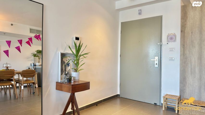 דירה, יהוד מונוסון