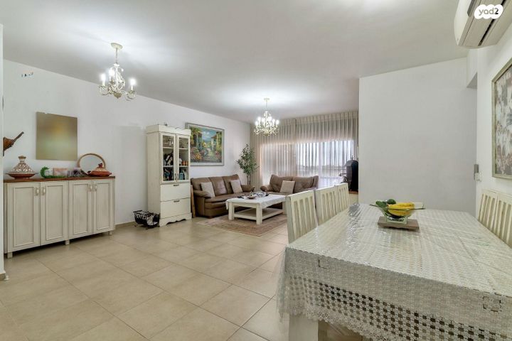 דירה, רמות ויצמן, יבנה