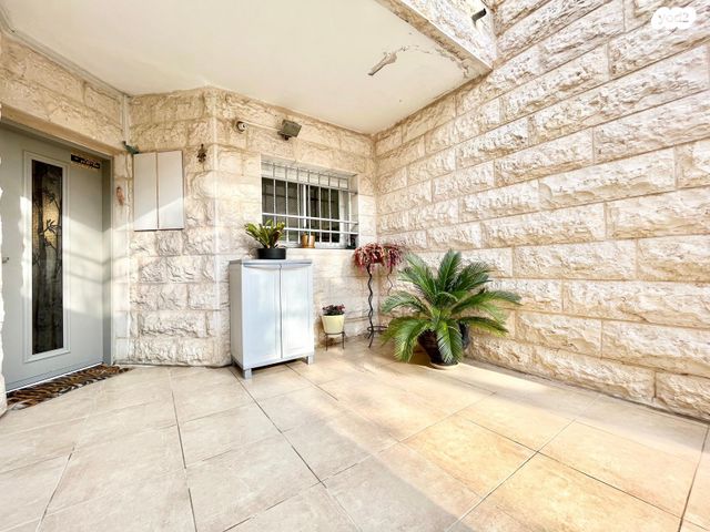 בית פרטי/ קוטג', אורי בר און, פסגת זאב, ירושלים