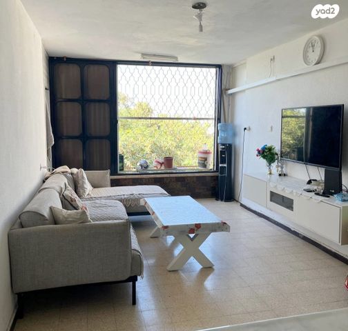 קדושי קהילת מזריץ' 12