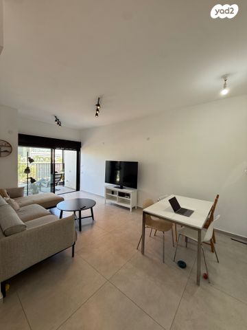 דירה, עמישב 1, חברת חשמל, גבעתיים