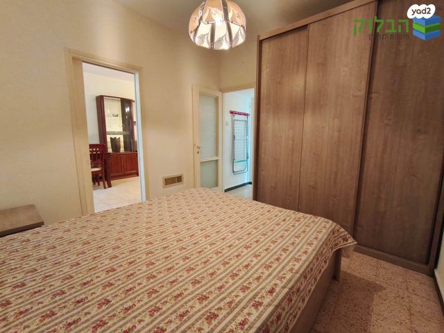 דירה, רמב"ם, ראשון לציון