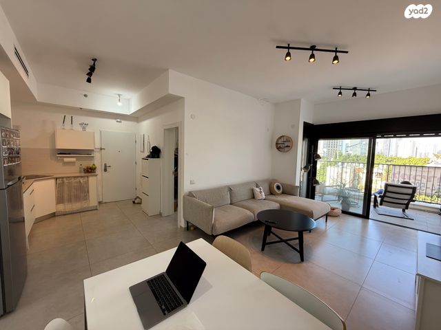 דירה, עמישב 1, חברת חשמל, גבעתיים