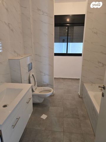 גג/ פנטהאוז, קצרין