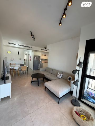 דירה, עמישב 1, חברת חשמל, גבעתיים