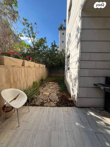 דירת גן, רעננה