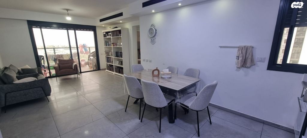 נווה שרון / שער העיר