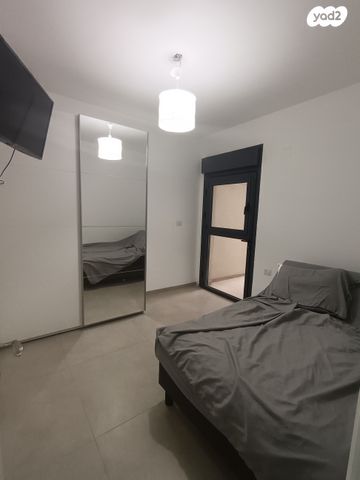 דירה, גדולי האומה, שמעון פרס/ האצטדיון, נהריה