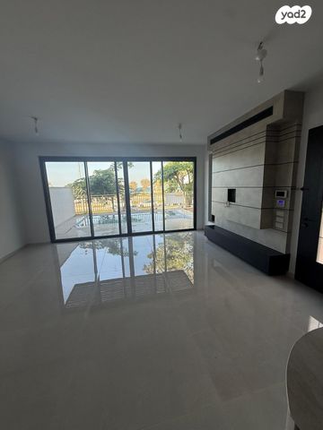 בית פרטי/ קוטג', נווה ים, גבעת אולגה, חדרה