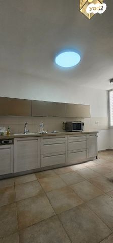 גג/ פנטהאוז, סמטת יואב 6, הדר, רמת השרון