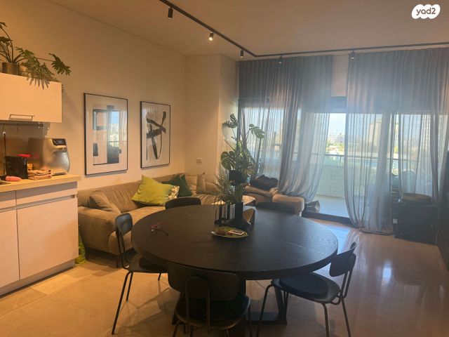 דירה, ניסים אלוני, צמרות איילון, פארק צמרת, תל אביב יפו