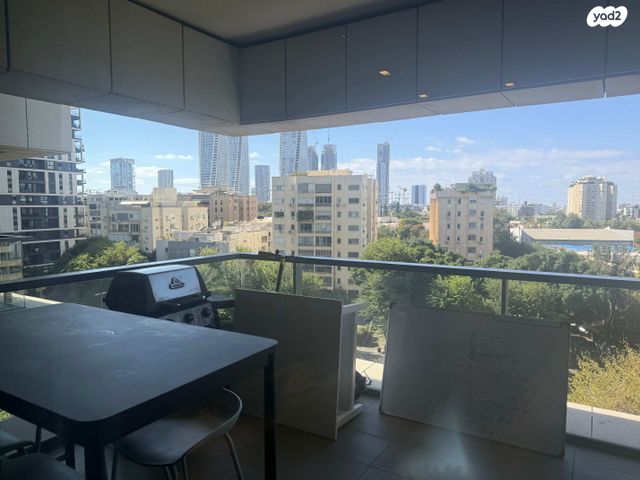 ניסים אלוני 