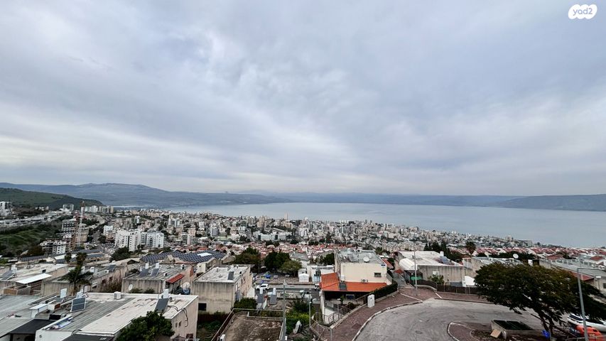 דירה, שקד, מורדות טבריה, טבריה