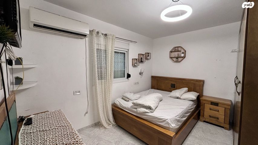 דירה, שקד, מורדות טבריה, טבריה