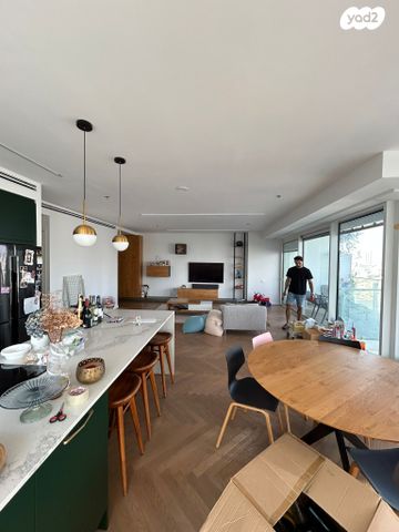 שדרות רוטשילד 17