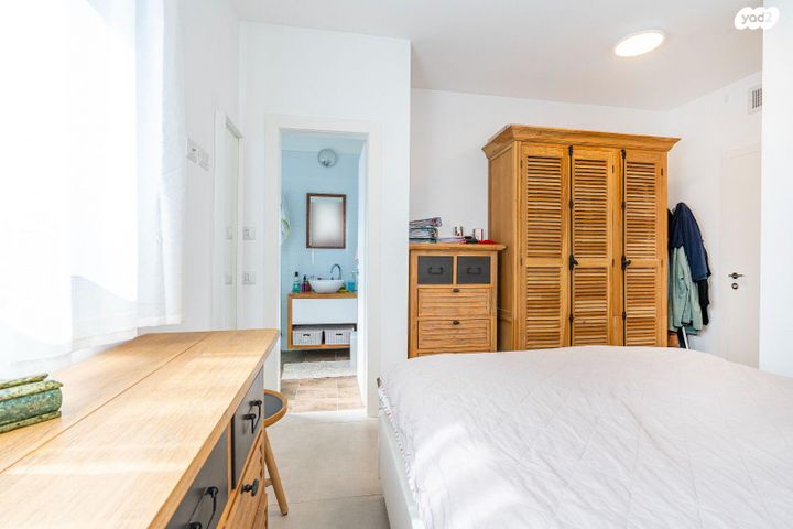 דירה, איסר הראל, נווה אור, אור עקיבא