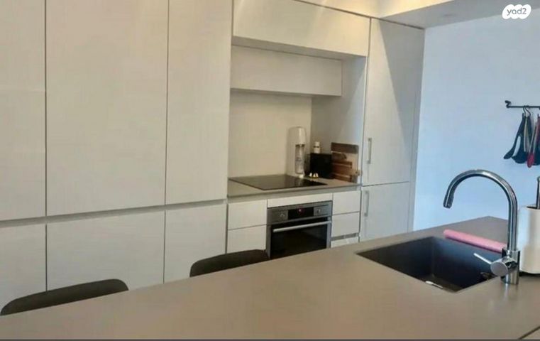 דרך מנחם בגין 144