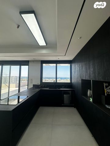 גג/ פנטהאוז, דולב 13, יצחק שמיר, נהריה