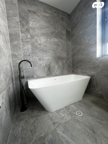 גג/ פנטהאוז, דולב 13, יצחק שמיר, נהריה