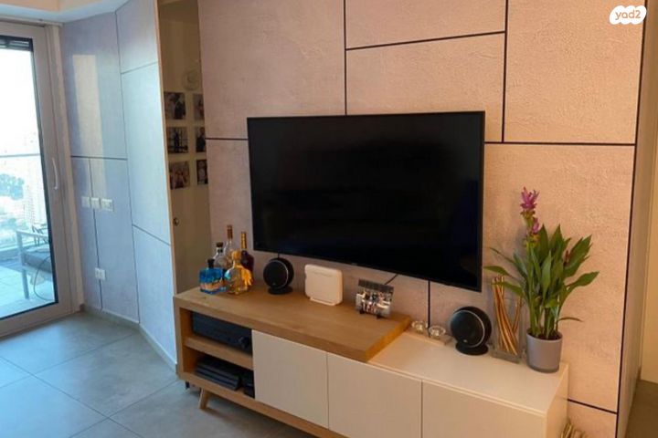 דרך מנחם בגין 144