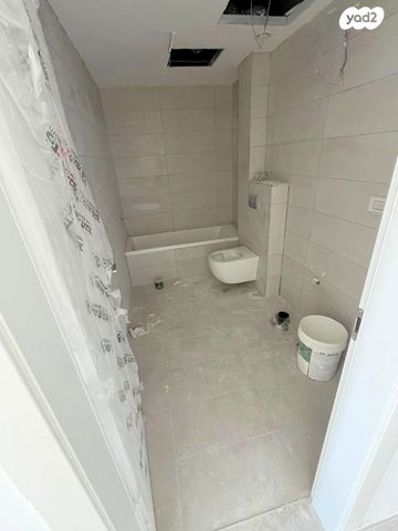 אוסטשינסקי 