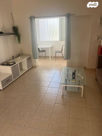 דירה, חנה סנש, מוצקין הותיקה, קרית מוצקין