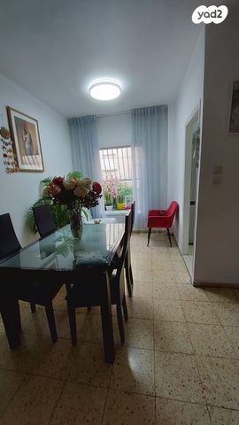 דירה, פרלשטיין 9, לב העיר, בת ים