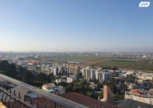 גג/ פנטהאוז, נשר