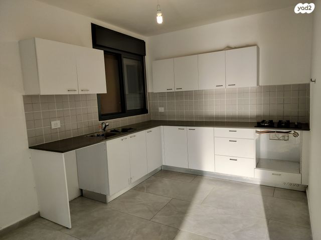 דירה, גבעת טל, אלפי מנשה