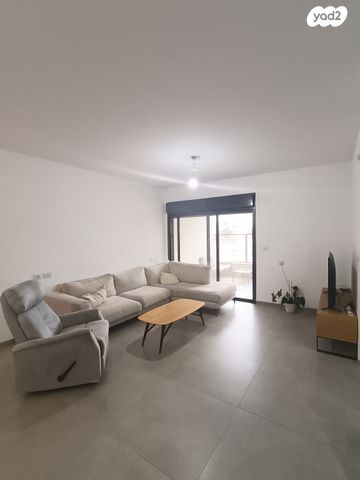 דירה, גדולי האומה, שמעון פרס/ האצטדיון, נהריה