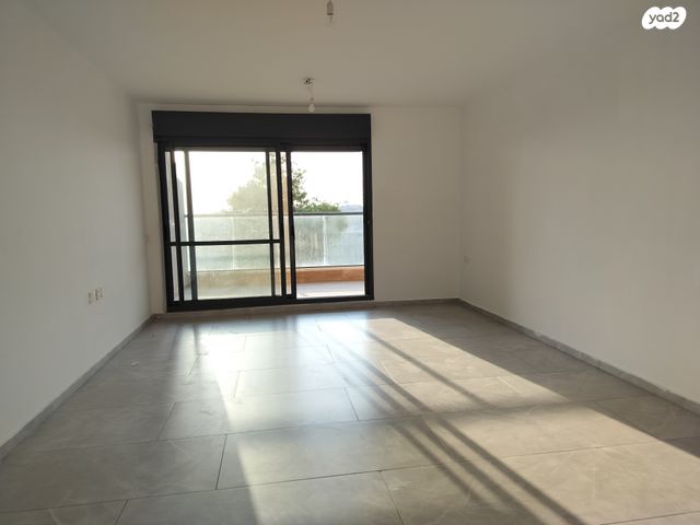 דירה, גבעת טל, אלפי מנשה