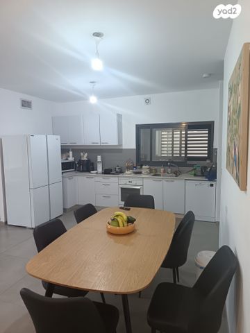 דירה, גדולי האומה, שמעון פרס/ האצטדיון, נהריה