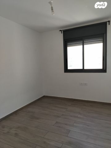 דירה, גבעת טל, אלפי מנשה