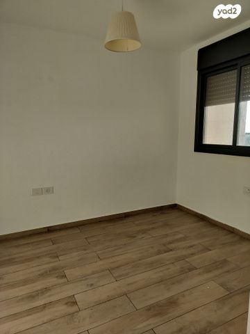 דירה, גבעת טל, אלפי מנשה