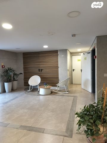 דירה, גבעת טל, אלפי מנשה