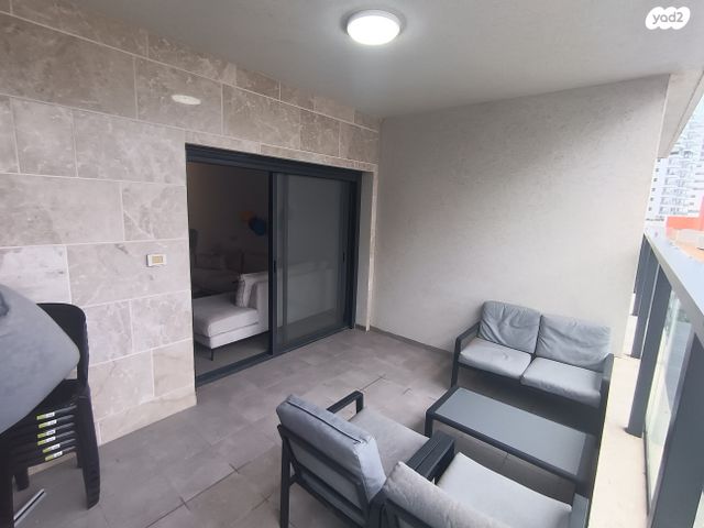 דירה, גדולי האומה, שמעון פרס/ האצטדיון, נהריה