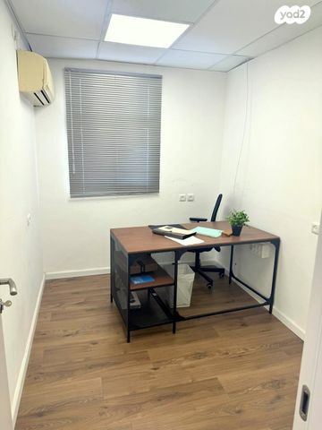 משרדים, המושבה, זכרון יעקב