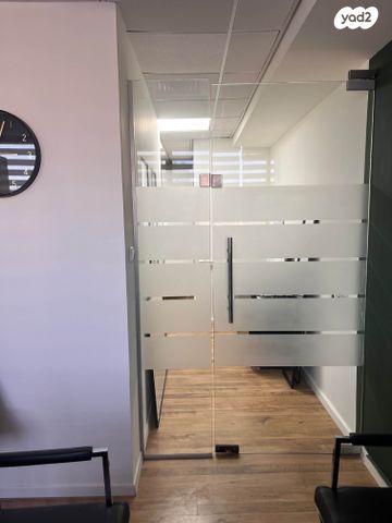 שדרות ירושלים 18