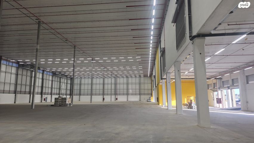 מחסנים, קיסריה