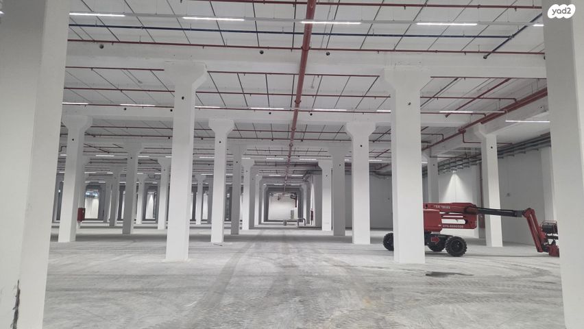 מחסנים, קיסריה