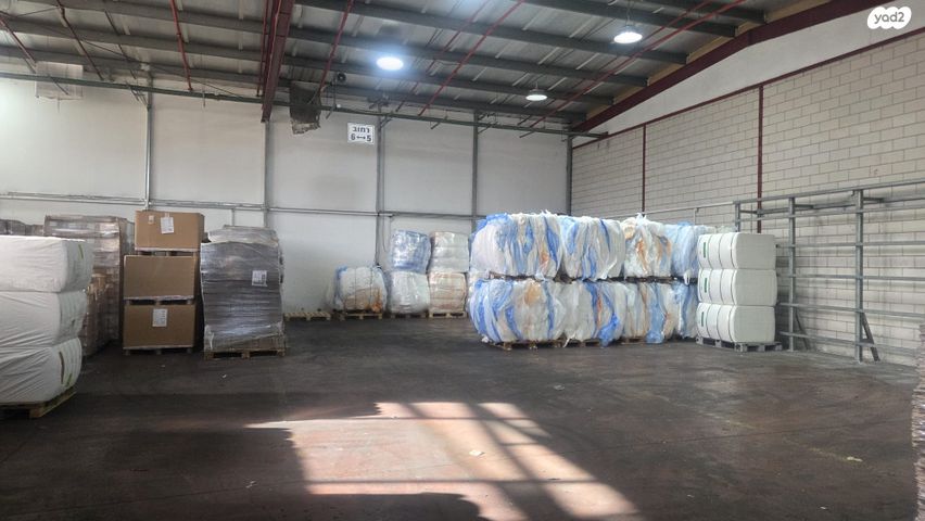 מחסנים, קיסריה