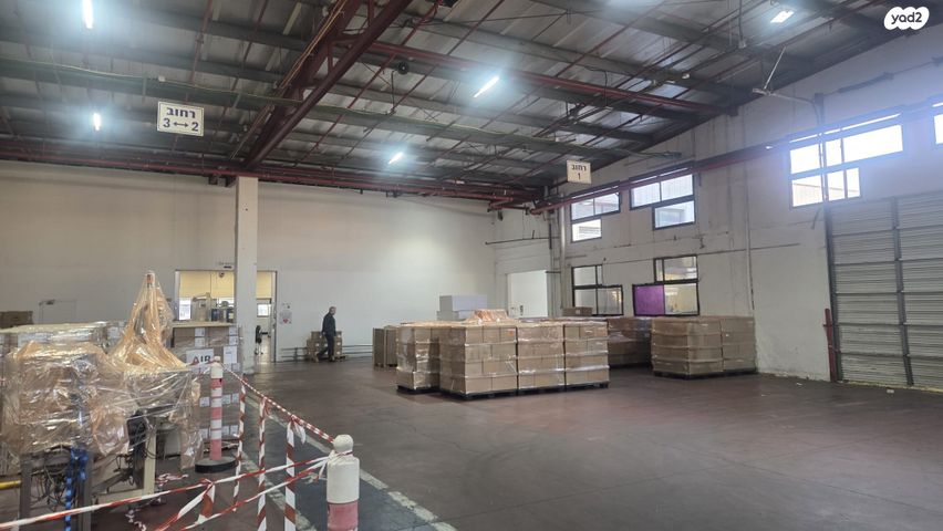 מחסנים, קיסריה