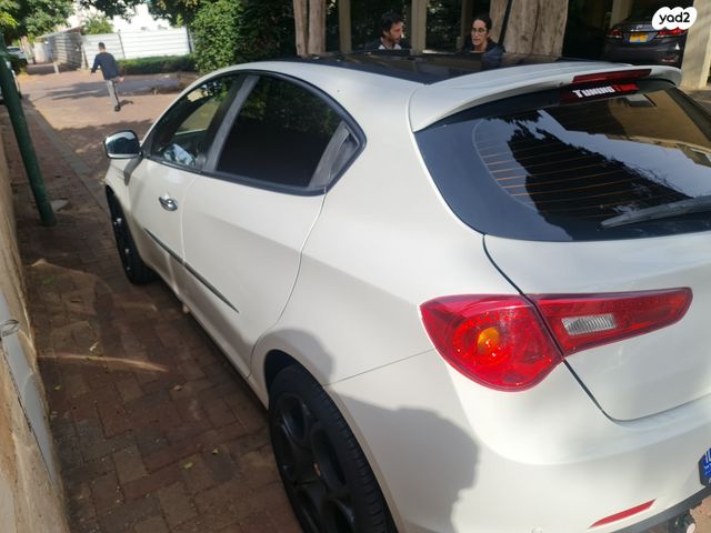 אלפא רומיאו ג'ולייטה