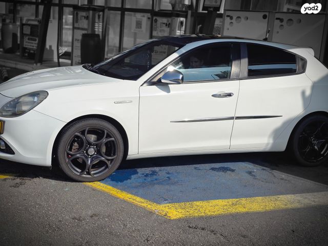 אלפא רומיאו ג'ולייטה