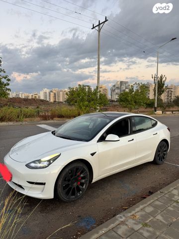 מודעת רכב טסלה מודל 3