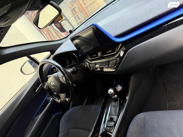 מודעת רכב טויוטה C-HR