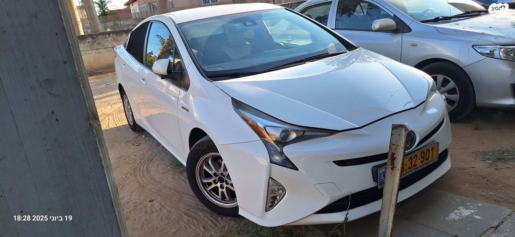 טויוטה פריוס
