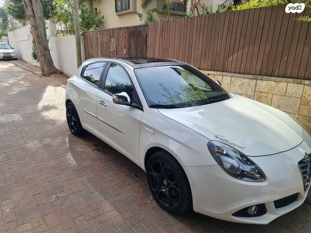 אלפא רומיאו ג'ולייטה