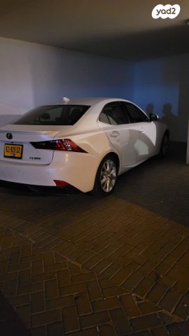 מודעת רכב לקסוס IS