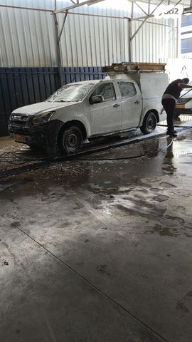 מודעת רכב איסוזו די-מקס